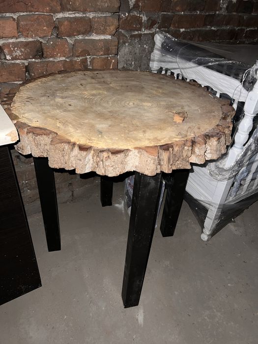 Масивна дървена маса