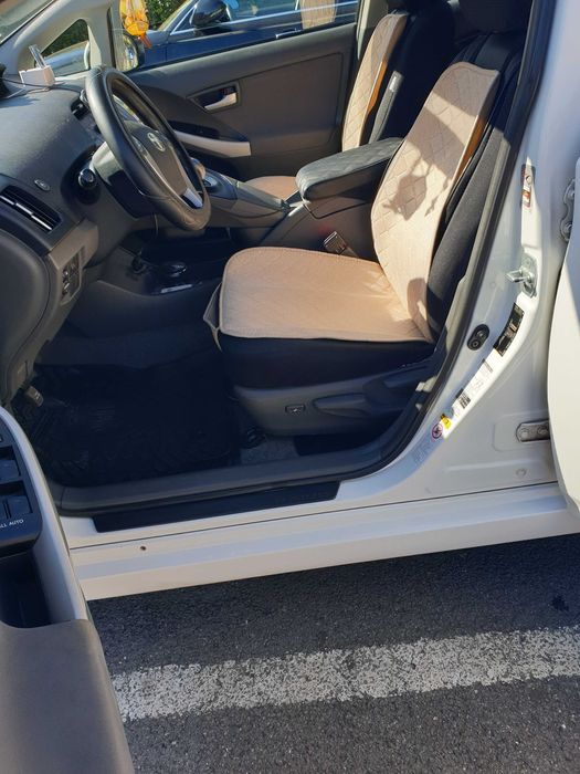 Toyota Pryus hibrid benzină și gpl,an 2011, km 214530 preț 5600euro.
