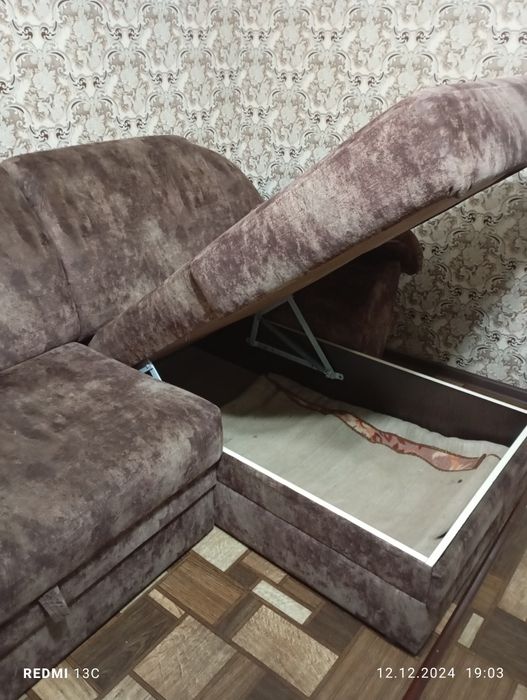 Продам диван для зала