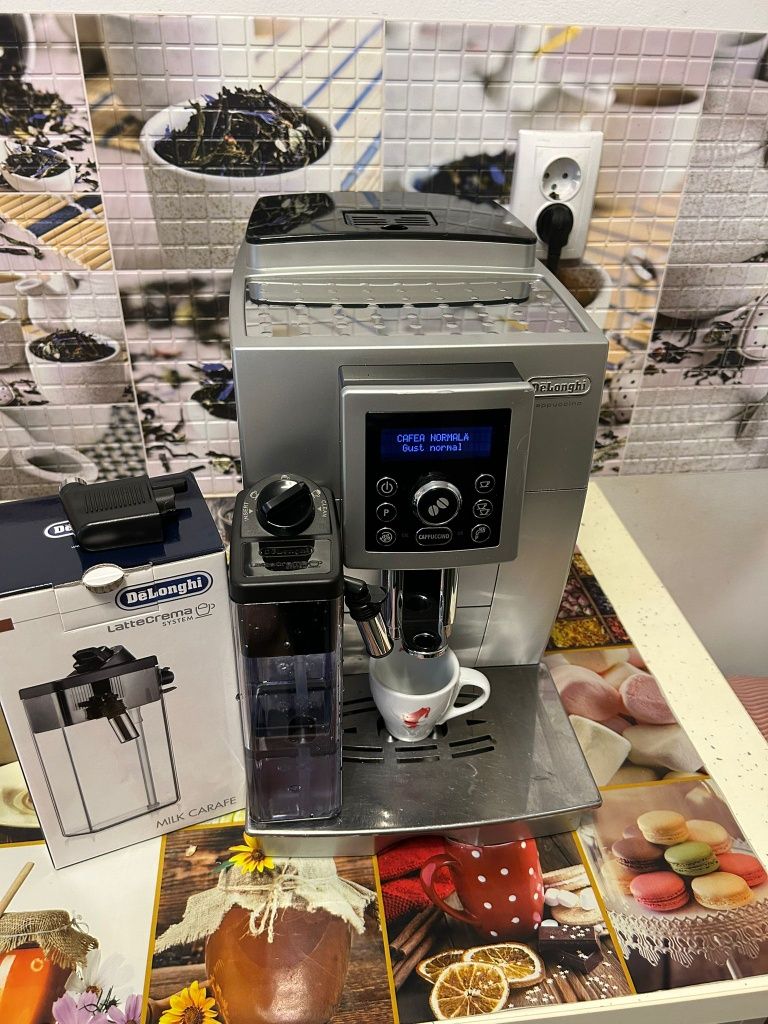 Aparat/espressor/automat cafea DeLonghi, magnífica și capuccino