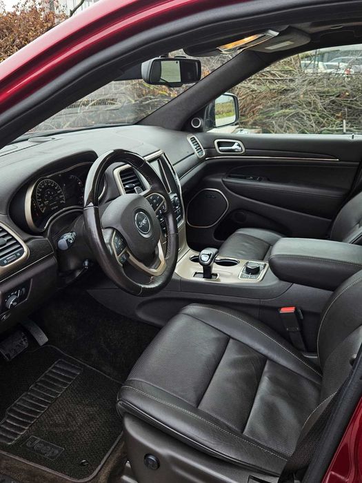 Jeep Grand Cherokee model Summit 2015