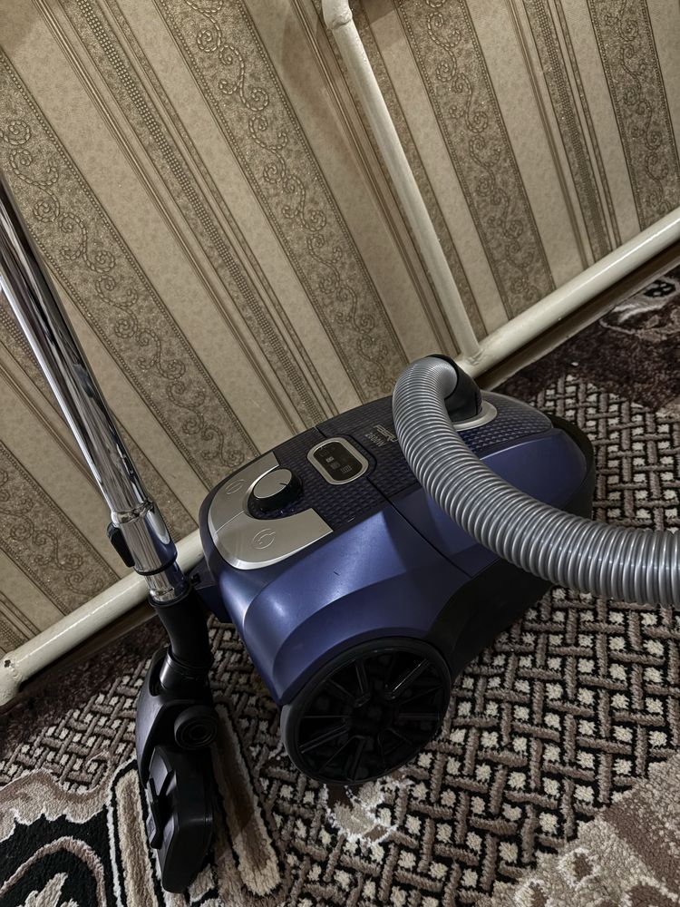 Ваакумный пылесос FASRU 2600W