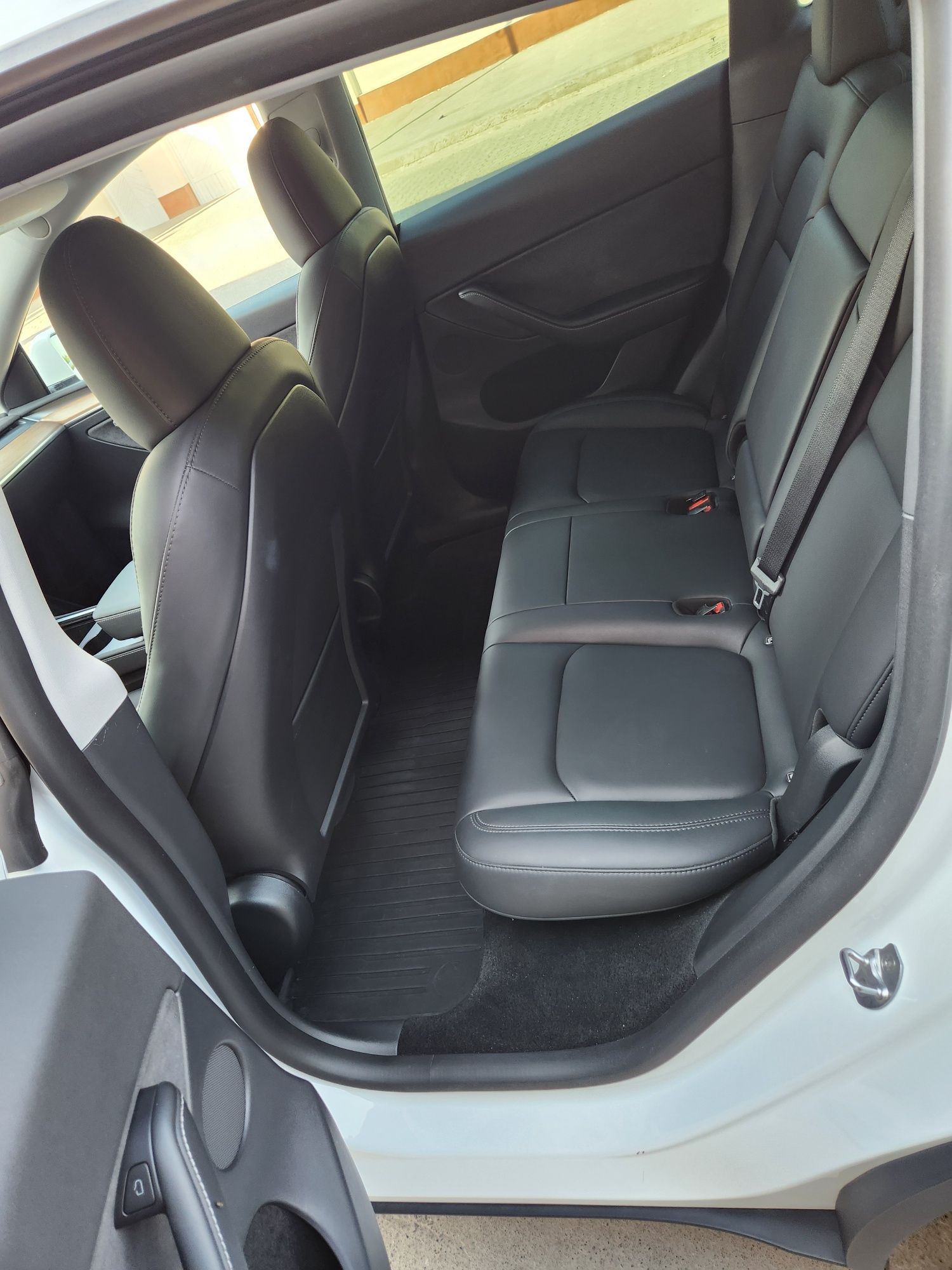 Tesla model Y RWD