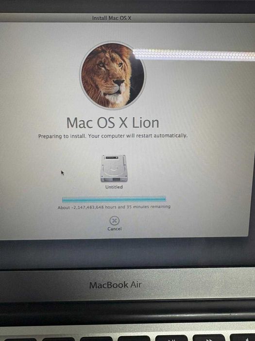 Macbook Air model A1370 i5 - 1.6Gb complet, probabil SSD defect