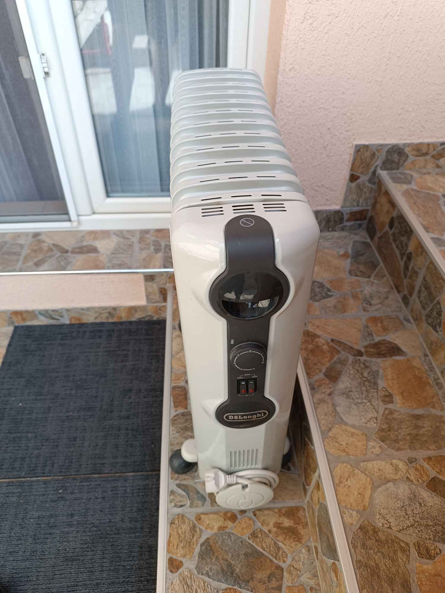 Маслен Радиатор Delonghi TRRS1225
