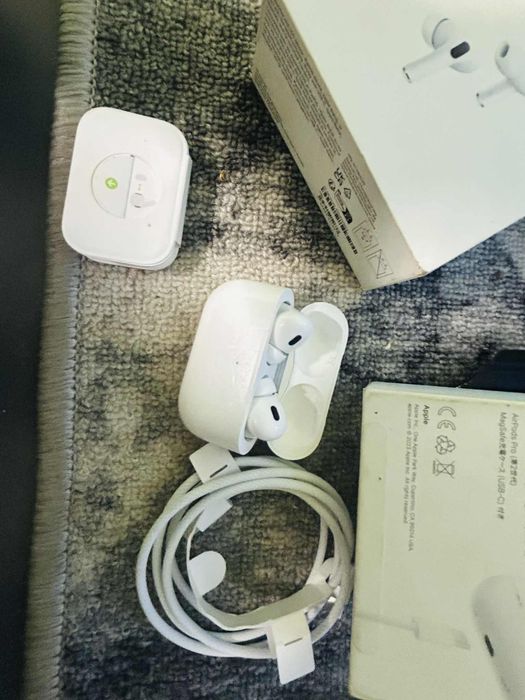 Apple AirPods Pro 2 (USB-C) – Оригинални, отлично състояние