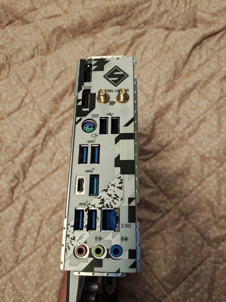 Продавам дъно Asrock B760M STEEL LEGEND WIFI