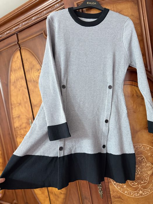 продам новое платье, трикотажное, отличное качество доина 85 см