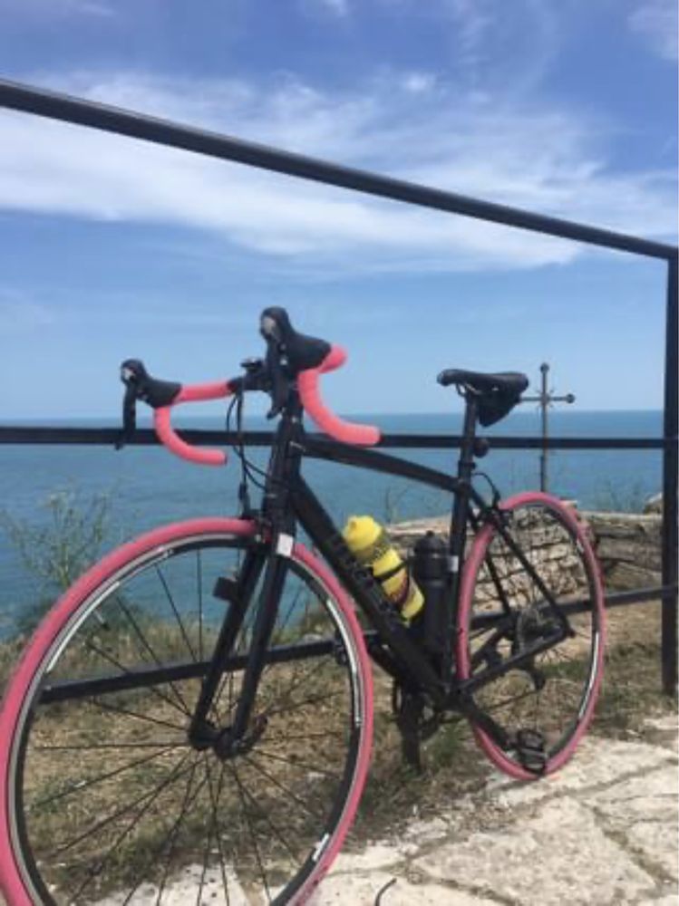 Шосеен велосипед Trek Madone 2.1, като НОВ, карбон, алуминиев