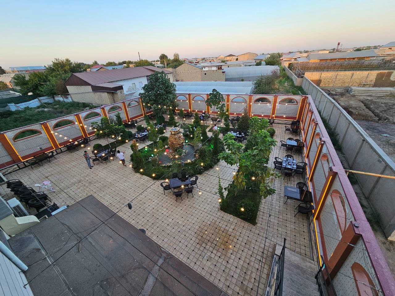 2 qavatli restoran barcha jihozlari va texnikalari bilan sotiladi.