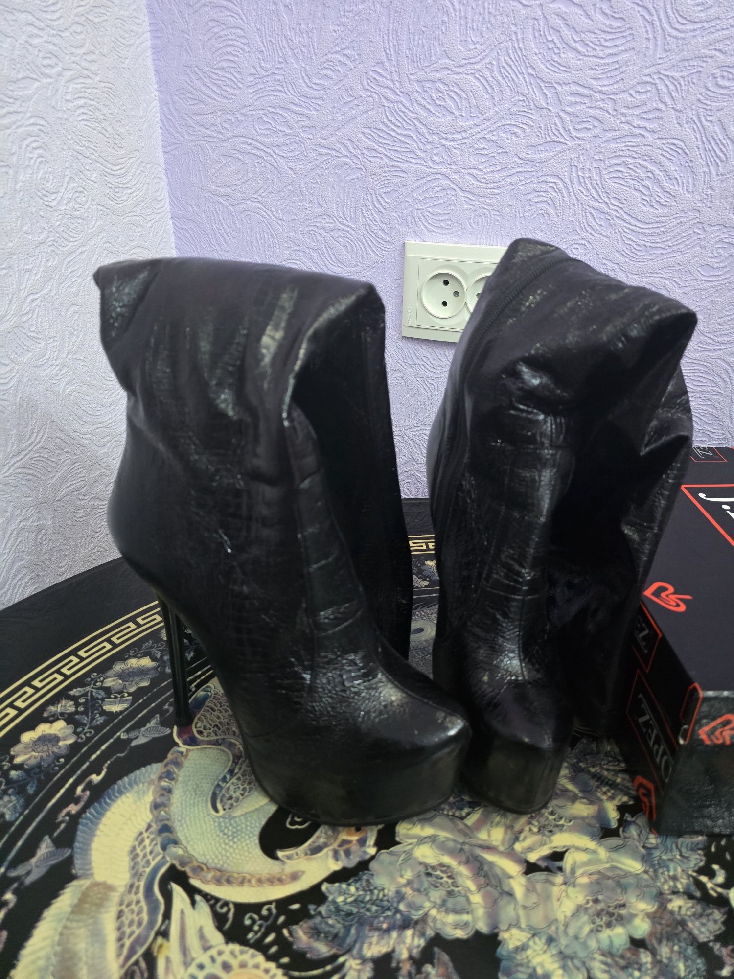 Продам классные сапоги