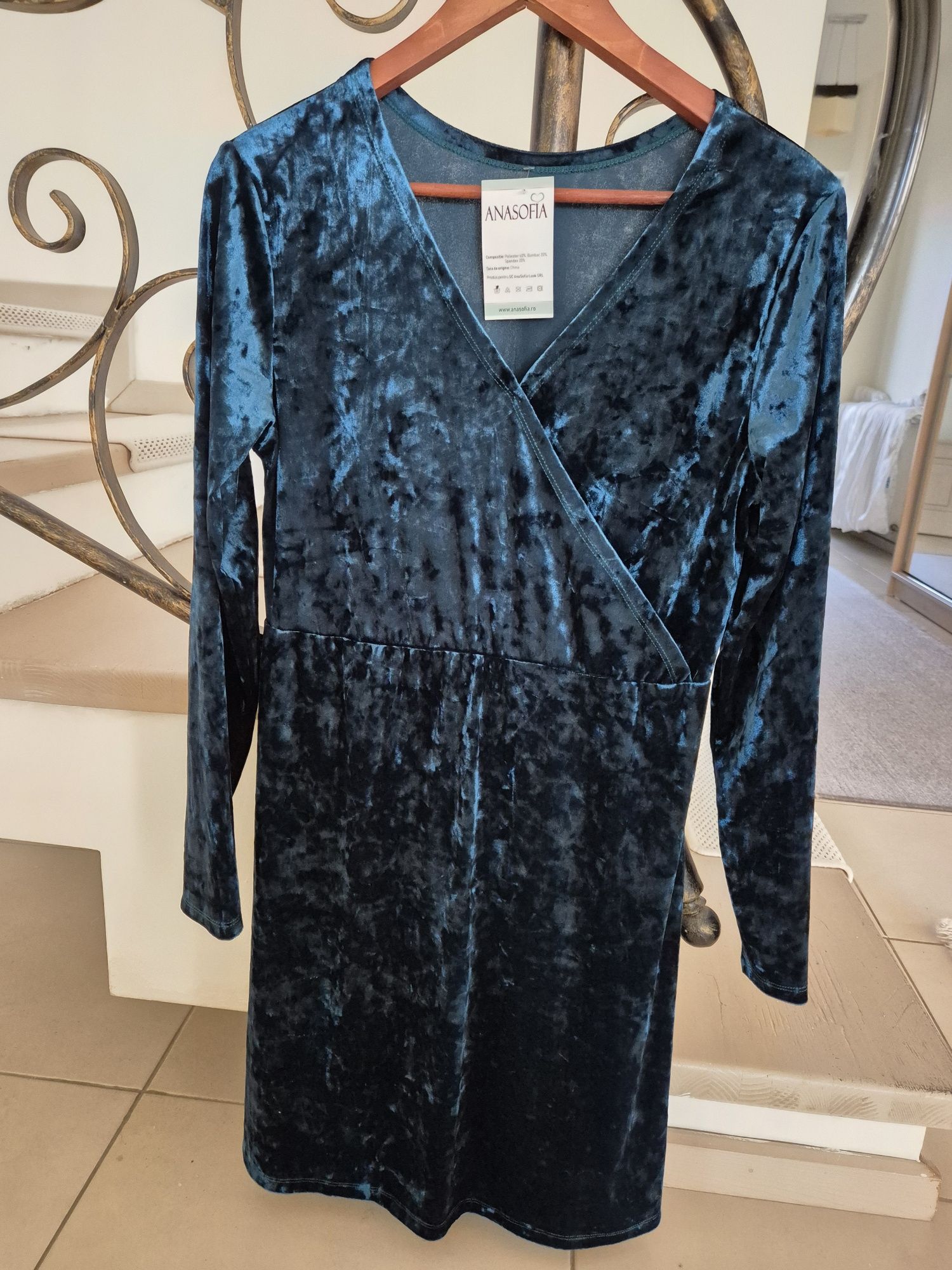 Rochie de catifea,cu eticheta