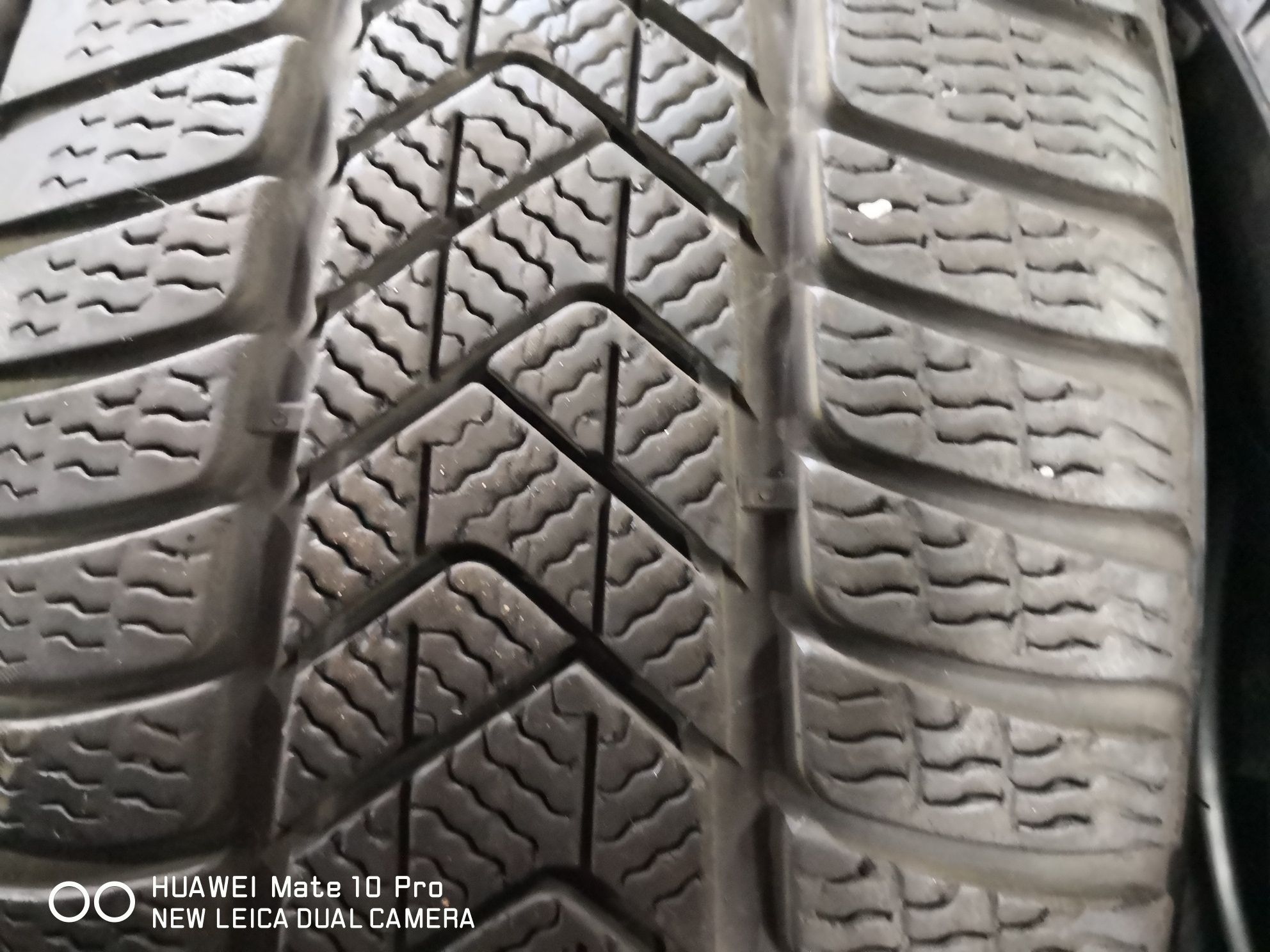 225 45 18 предни и 255 40 18 задни гуми Pirelli спорт пакет 18 цола