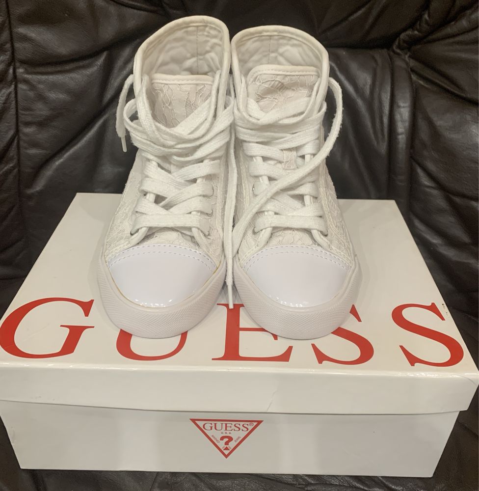 Дамски кецове Guess