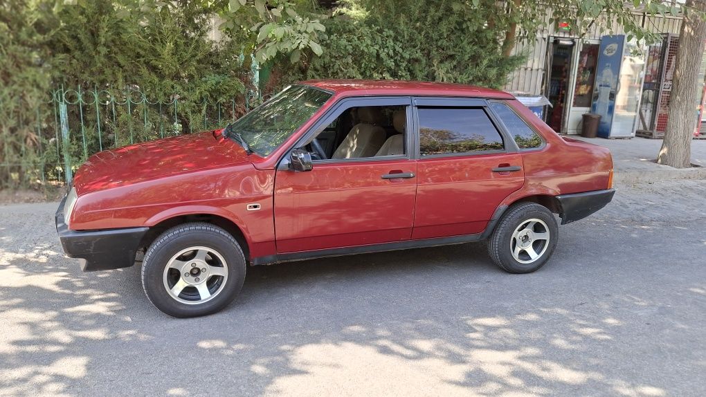 Продаю свою машину Лада 21099