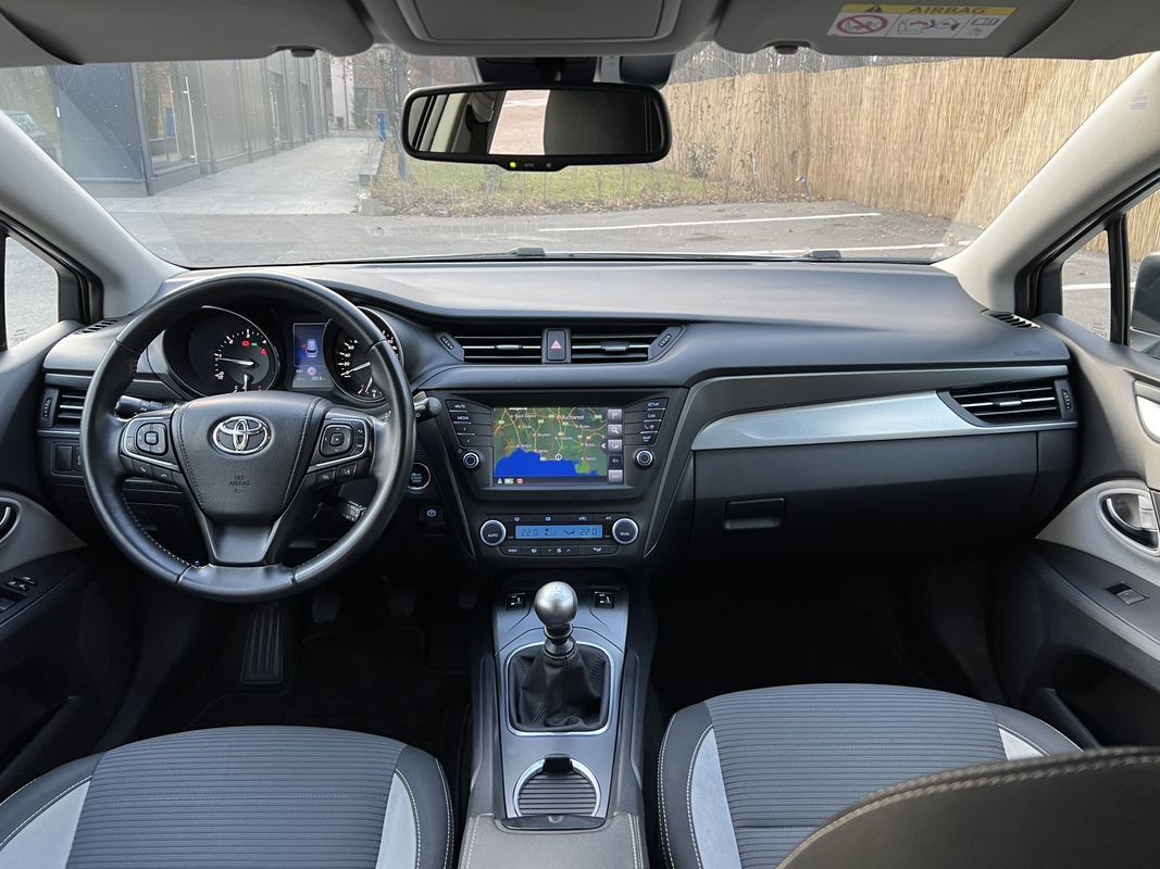 Toyota Avensis 2.0 D 4D Euro 6 12/2015