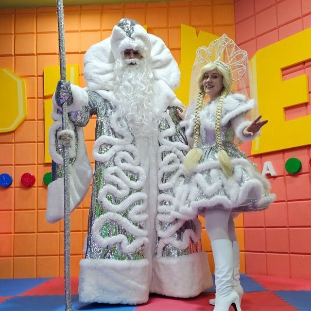 Новогодний подарок дедушка мороз и снегурочка