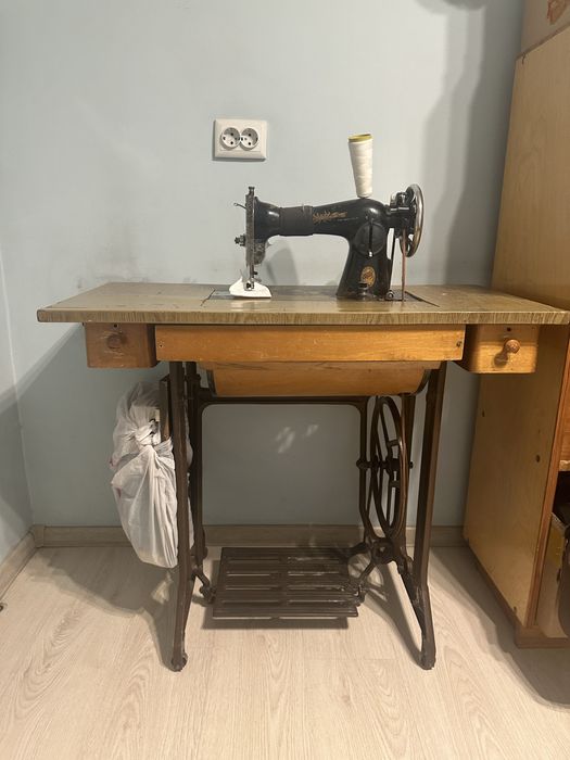 Советская ножная швейная машина