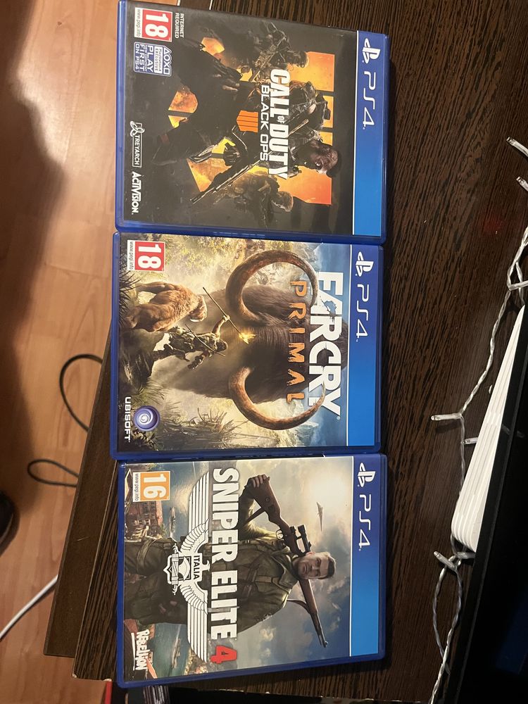 Vand ps4 + 1 maneta+ Fifa 2025+ alte jocuri
