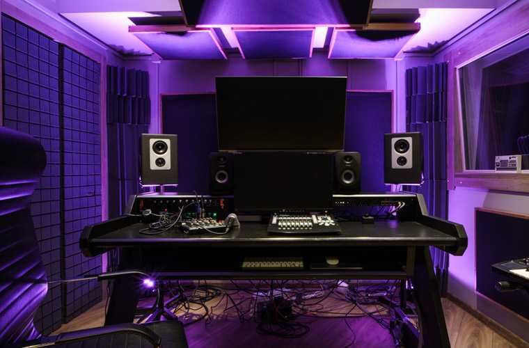 Вокалистка для записи