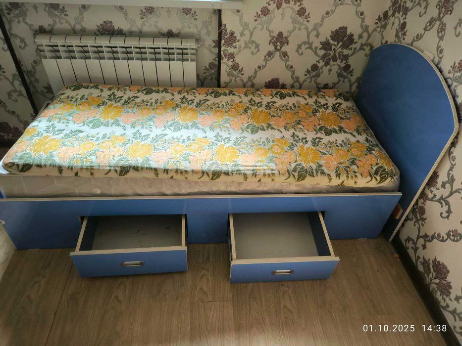 продается мат, тушак, одноместный, толстый , почти новый,