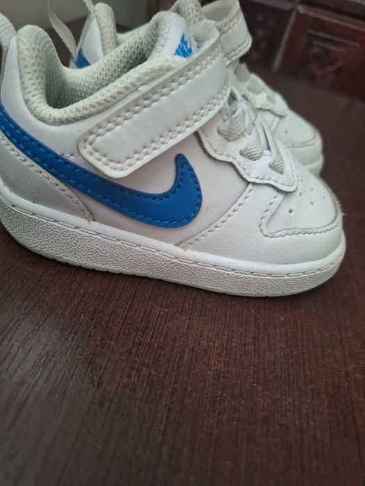 Vând adidași nike bebe și botoșei bebe calvin klein