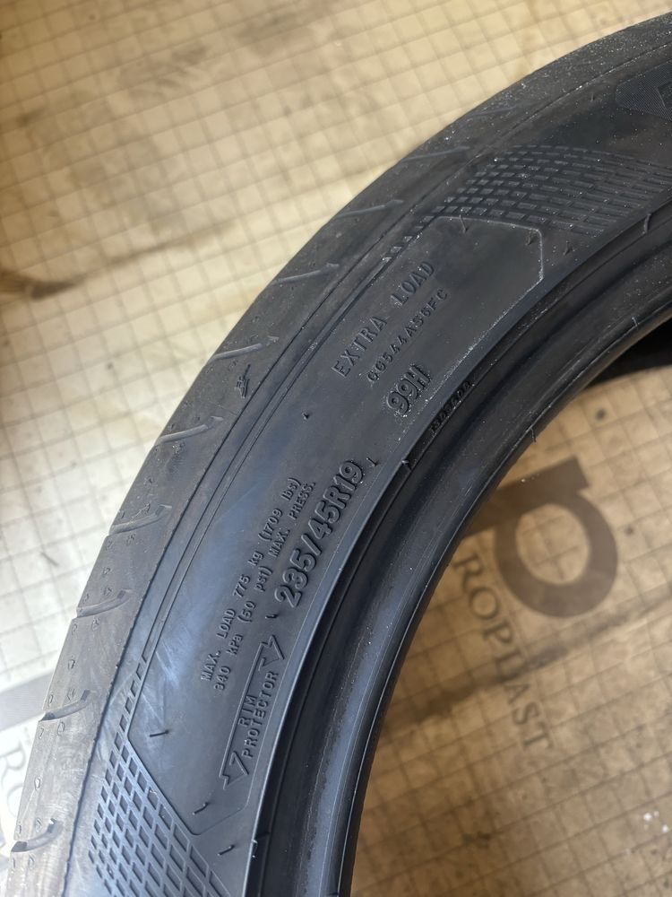235/45/19 GoodYear 2 бр Kumho 2 бр