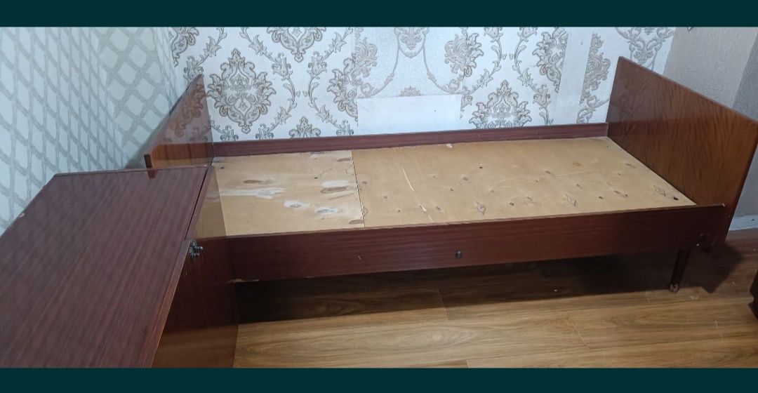Мебел шкаф трюмо кроват  тумбочка продаётся