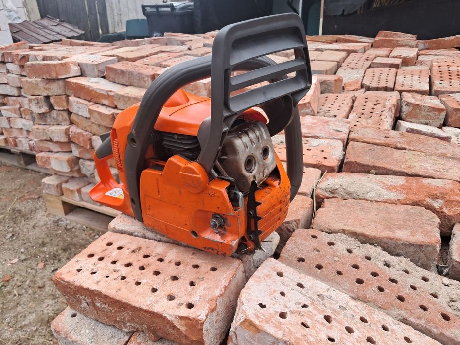 Vând drujba husqvarna 440 x torq