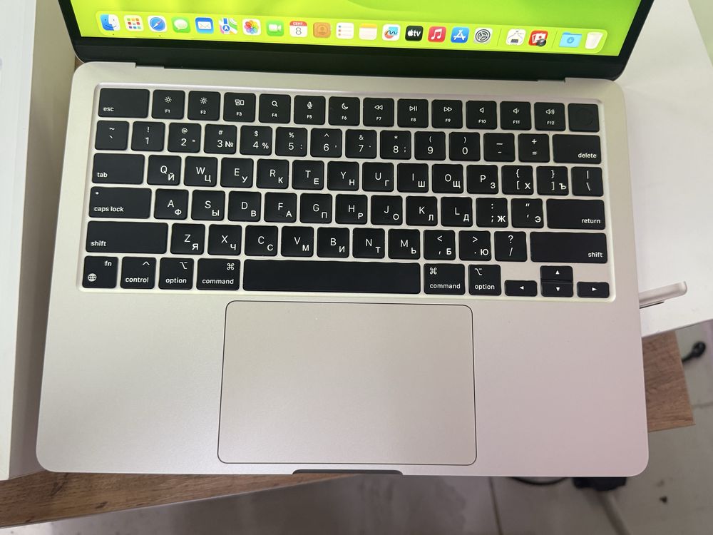 Apple MacBook Air 13.6 M3 2024 EAC Starlight/Макбук Аир М3 8/256 идеал