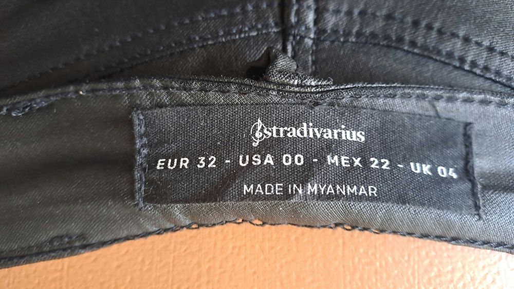 Pantaloni Stradivarius