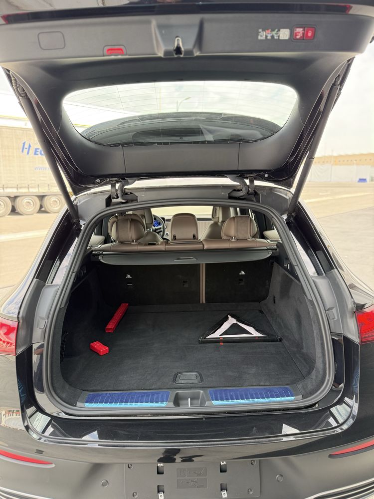 Mercedecs-Benz EQE 500 SUV