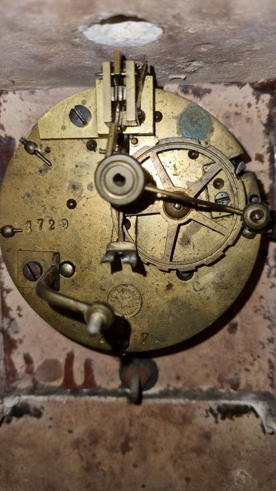 Ceas vechi vintage pentru șemineu