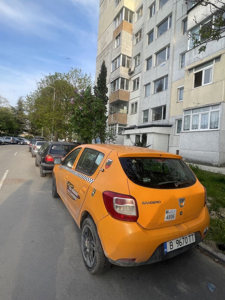 Продавам  - Модел Дачия Сандеро”
