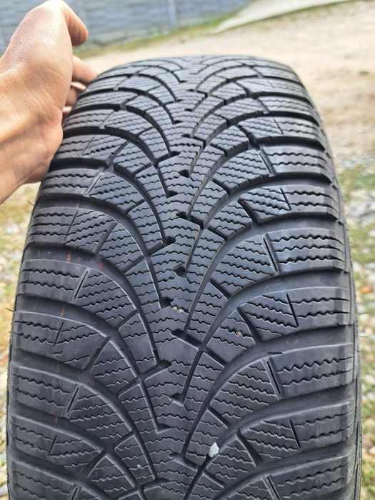 Vand anvelope iarna GOODYEAR ug8 205 55 R16 foarte bune. Dot 2022