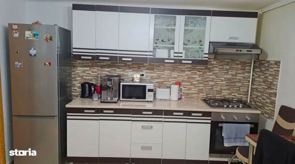 Vand Casa si Pivnita, 2 Camere, Zona Gusterita