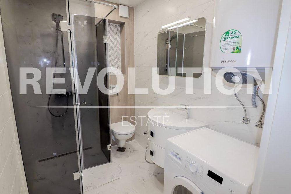 Дава се под наем Тристаен апартамент в Варна, Бриз - 95 кв.м за 1100 € - Снимка #8