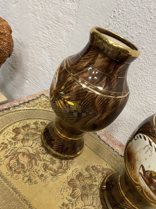 Чифт белгийски вази от порцелан ловен мотив