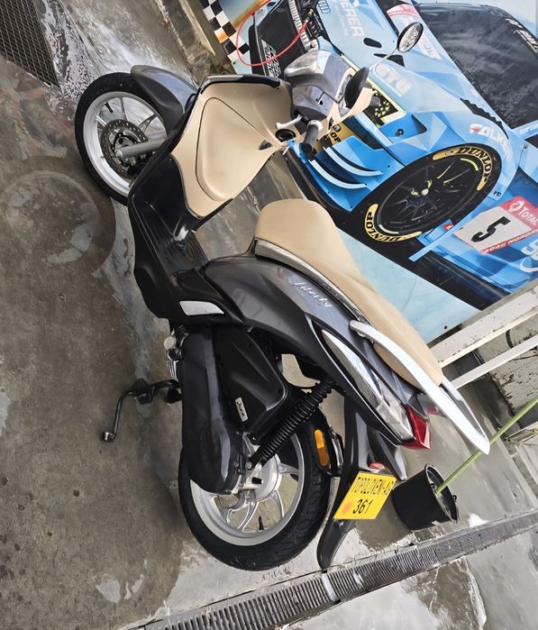 Inchiriez scuter/scooter 49cc/cmc Piaggio Libert fara permis