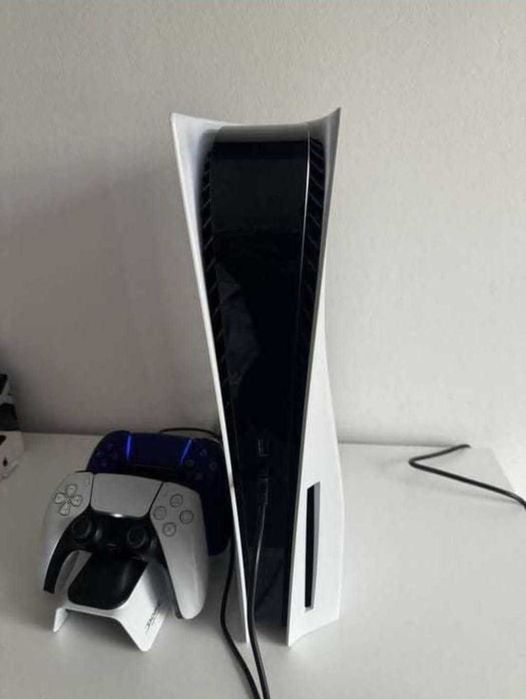 Продам недорого приставку PS5