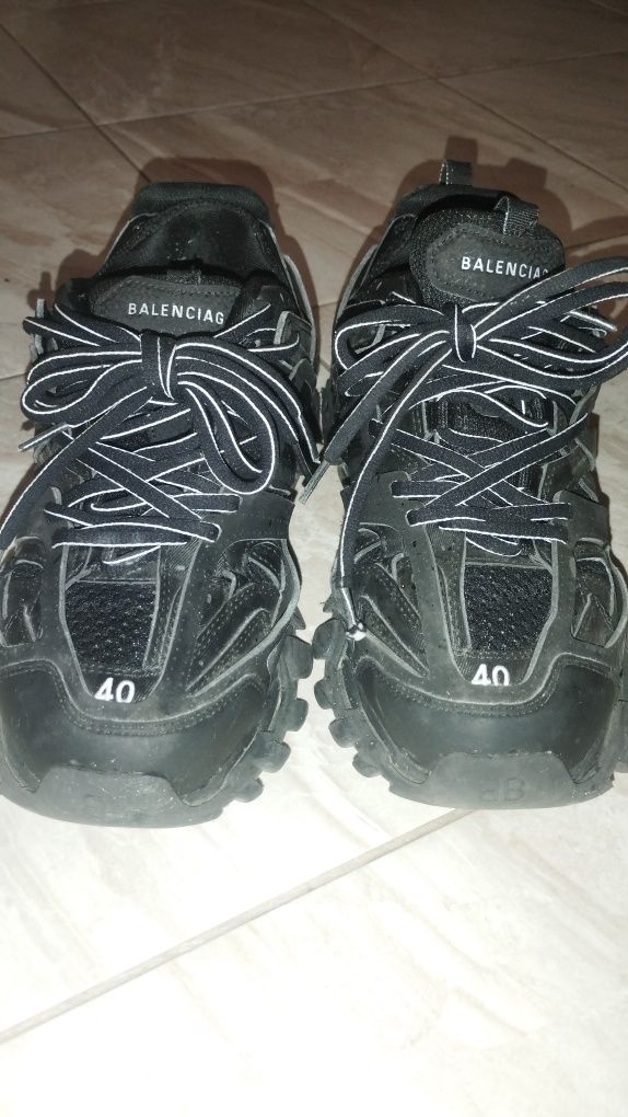 Balenciaga track с кутия и резервни връзки