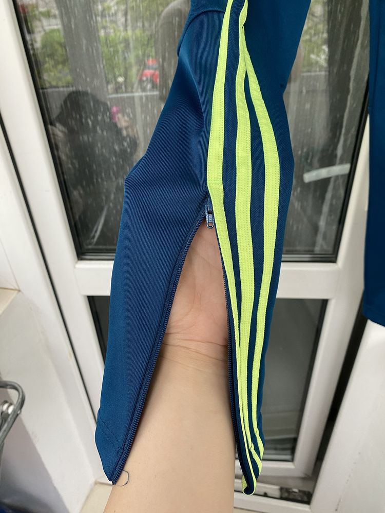 Pantaloni Adidas, editie limitata