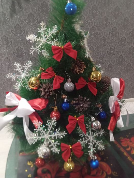 Продам елочку !!!