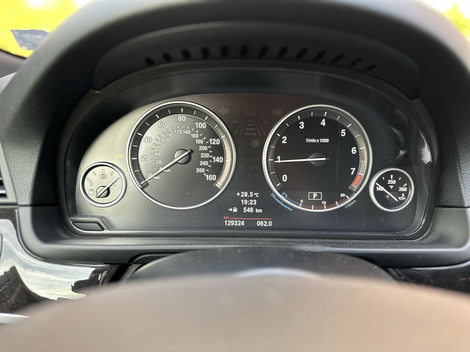 Табло с уреди за BMW F10