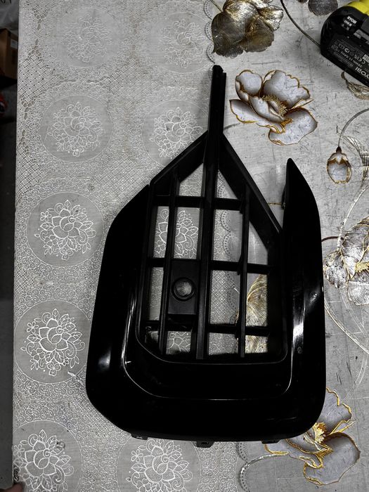 Grilă stânga bară față vw touareg 3 r linne.