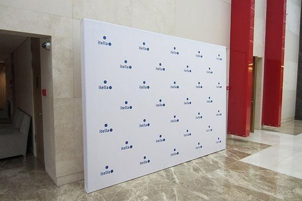 Натяжка и установка баннеров и фотозоны