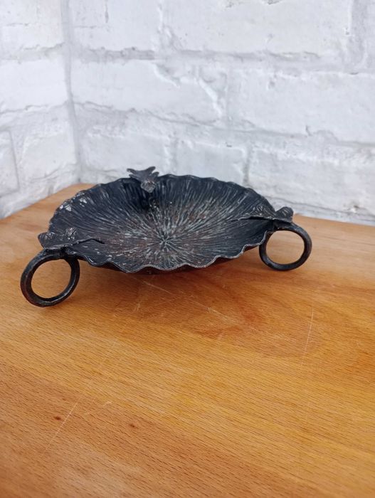 Стар пепелник от ковано желязо