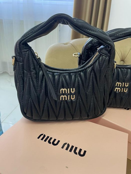 Geanta Miumiu cutie și săculeț