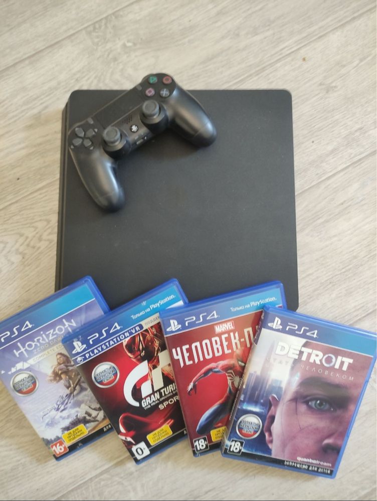 Playstation 4 slim