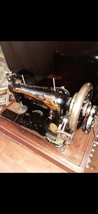 Vând masină Singer